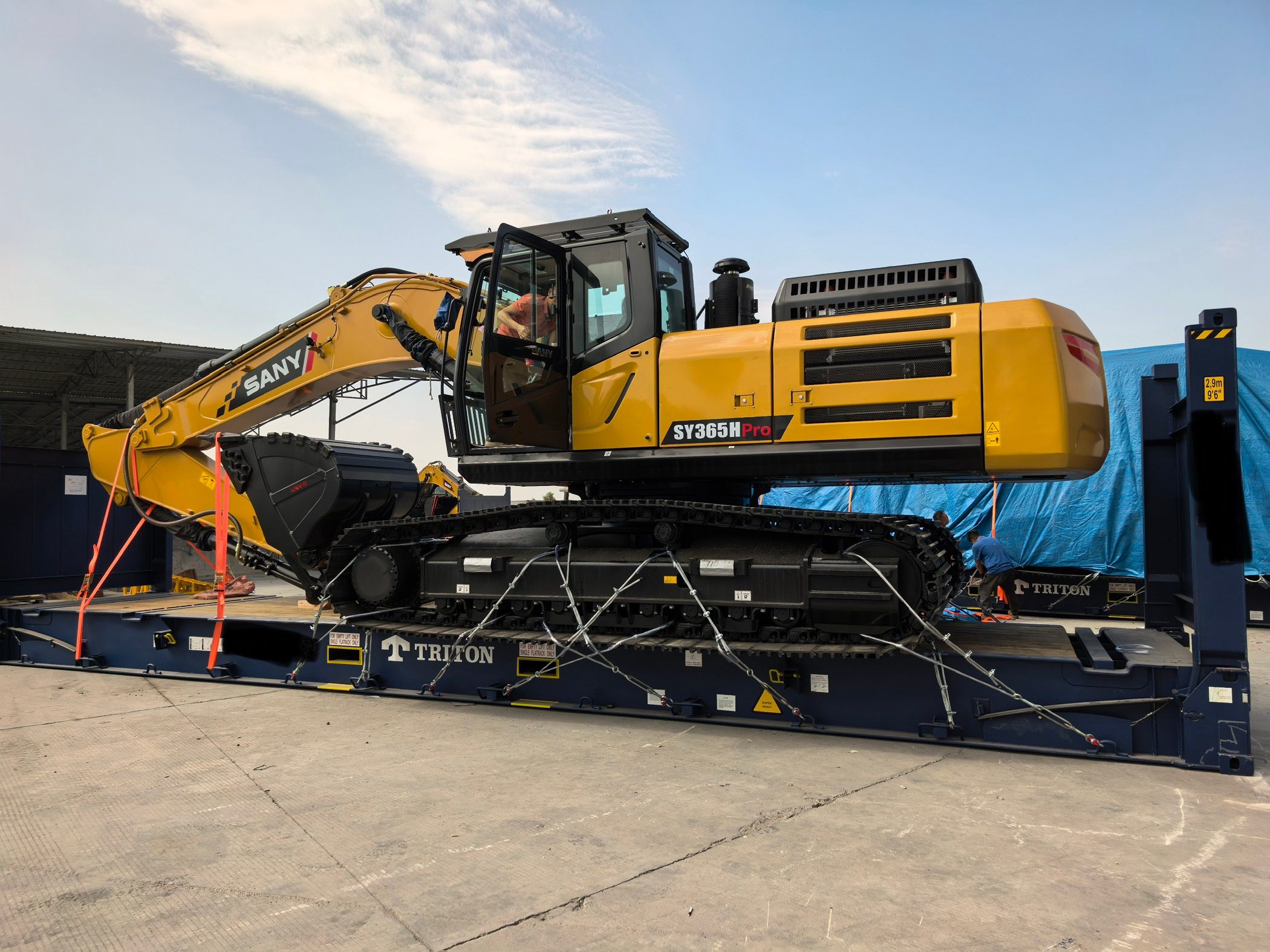 China to Angola door to door shipping - excavator delivery