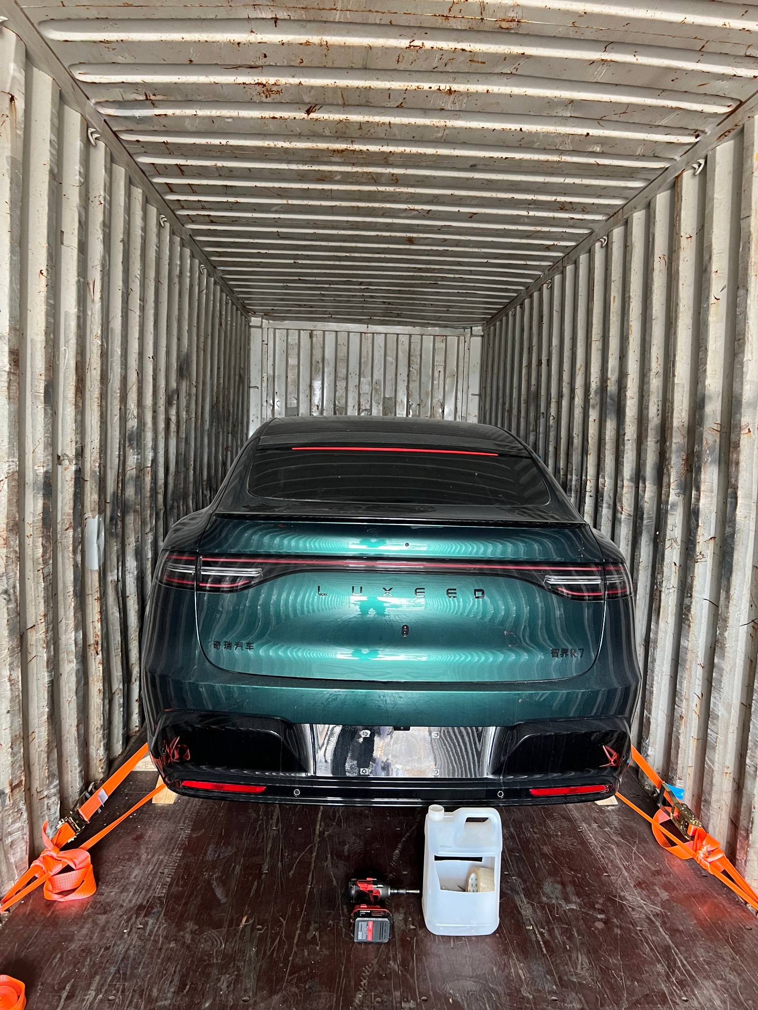 Electric vehicle container stuffing and lashing process for DG ocean transport